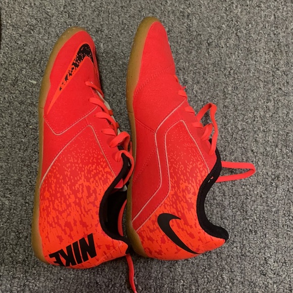 nike indoor cleats - Picture 3 of 4